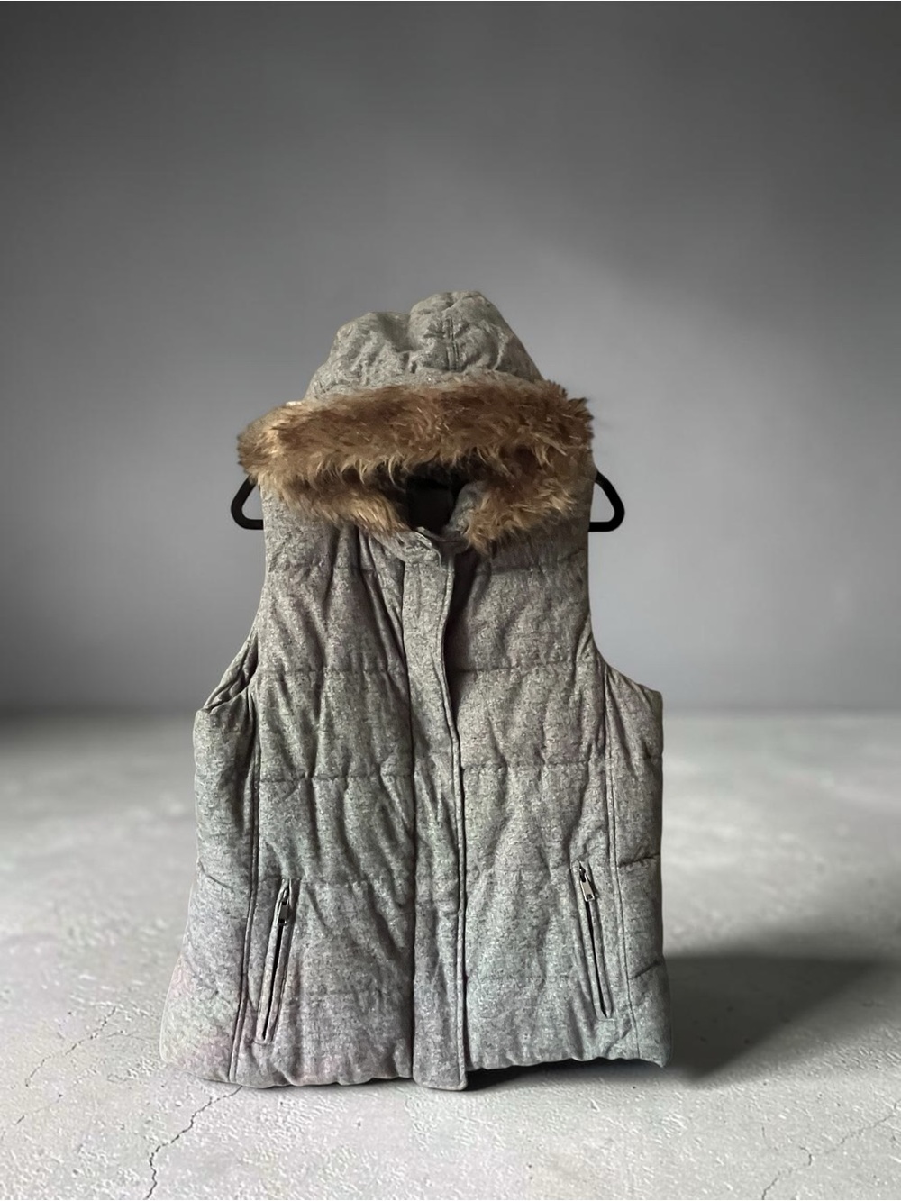 Banana Republic Zip-Out Hood Puffer Vest Faux Fur Gray NWT XL